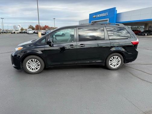 2017 Toyota Sienna XLE