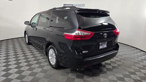2017 Toyota Sienna XLE