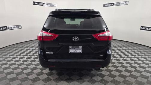 2017 Toyota Sienna XLE