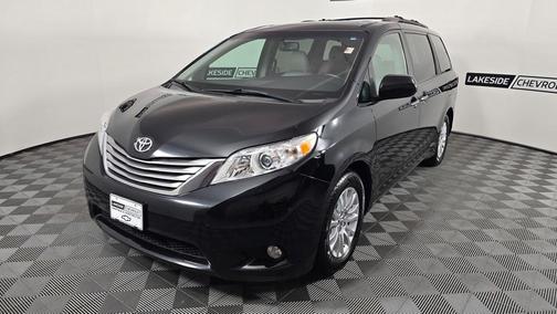 2017 Toyota Sienna XLE