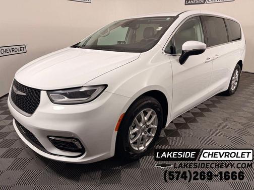 Bright White Clearcoat 2023 Chrysler Pacifica Touring-L