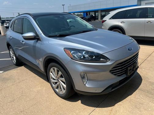 2022 Ford Escape Titanium Hybrid