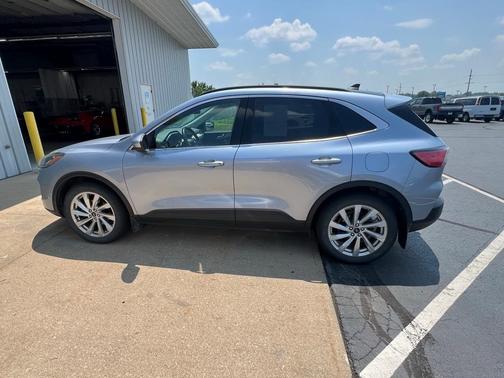 2022 Ford Escape Titanium Hybrid