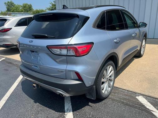 2022 Ford Escape Titanium Hybrid