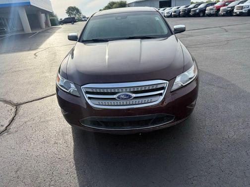 Bordeaux Reserve Red Metallic 2011 Ford Taurus Limited