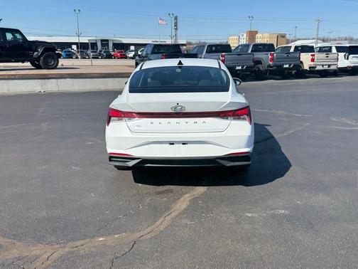 2021 Hyundai ELANTRA SEL