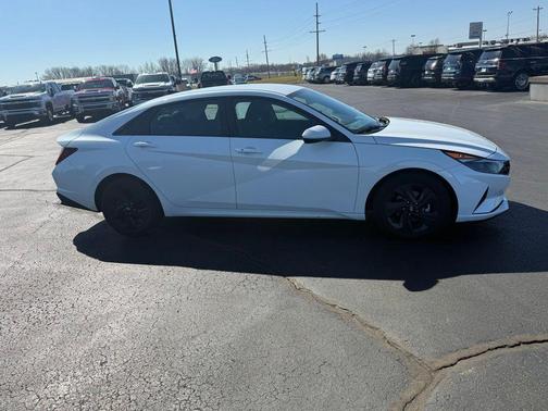 2021 Hyundai ELANTRA SEL