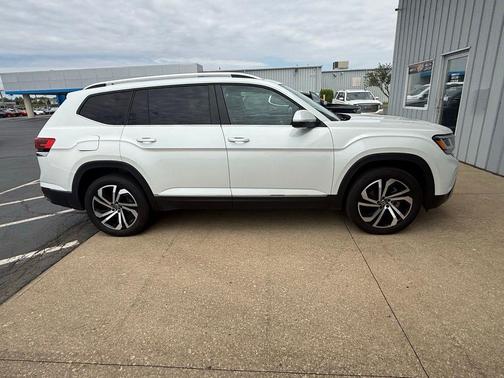 Opal White Pearl Effect 2023 Volkswagen Atlas 2.0T SEL