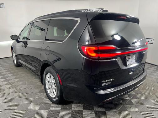 2022 Chrysler Pacifica Touring-L