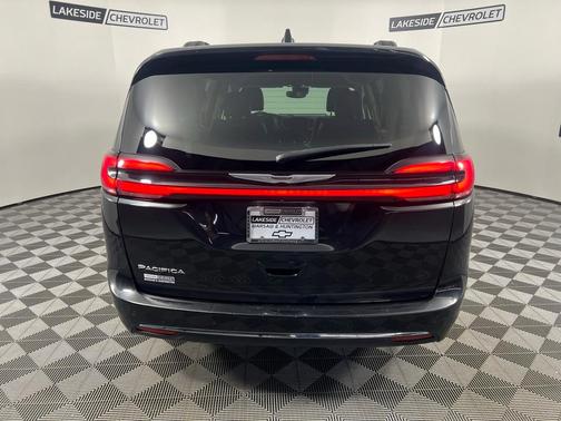 2022 Chrysler Pacifica Touring-L