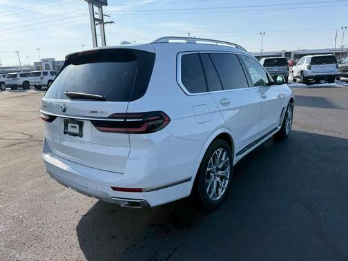 2025 BMW X7 xDrive40i