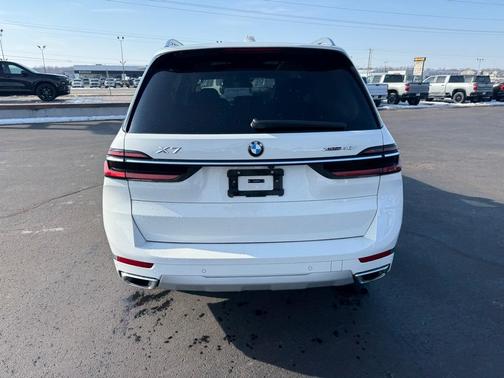 2025 BMW X7 xDrive40i