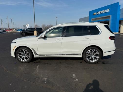 2025 BMW X7 xDrive40i