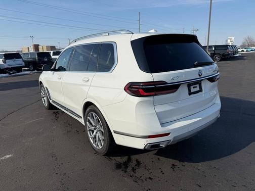 2025 BMW X7 xDrive40i