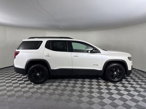 2022 GMC Acadia AT4