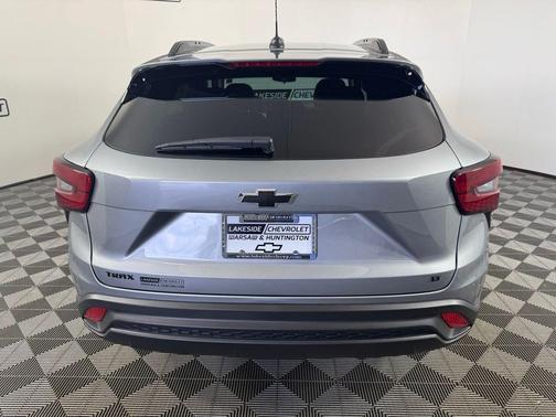 Sterling Gray Metallic 2026 Chevrolet Trax LT