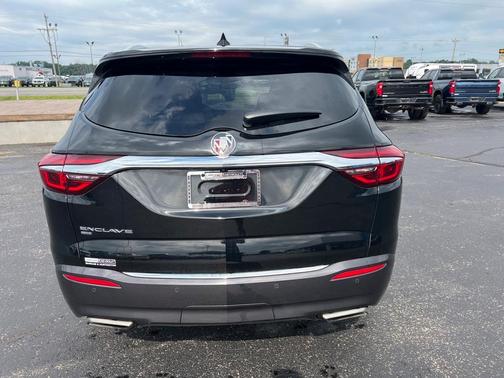 Photo 4 of 15 of 2021 Buick Enclave Essence
