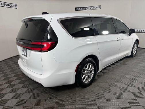 Bright White Clearcoat 2023 Chrysler Pacifica Touring-L