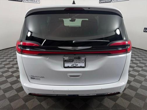 Bright White Clearcoat 2023 Chrysler Pacifica Touring-L
