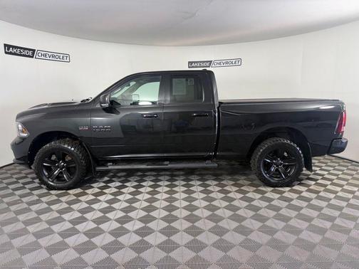 Brilliant Black Crystal Pearlcoat 2017 RAM 1500 Sport