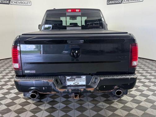 Brilliant Black Crystal Pearlcoat 2017 RAM 1500 Sport