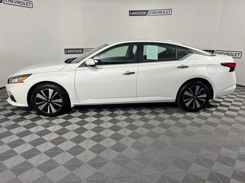 2022 Nissan Altima 2.5 SV