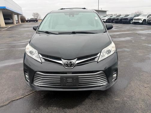 2020 Toyota Sienna XLE Premium