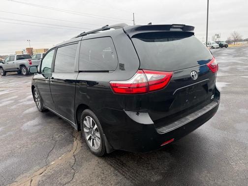 2020 Toyota Sienna XLE Premium