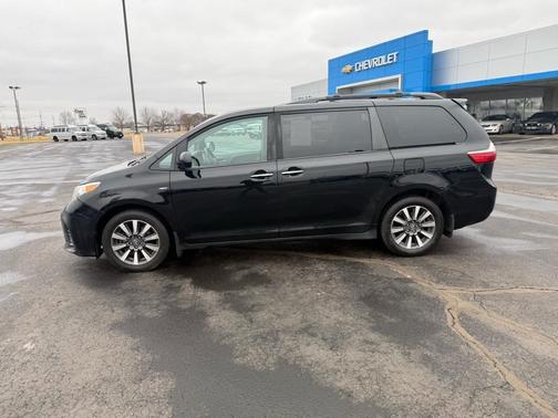 2020 Toyota Sienna XLE Premium