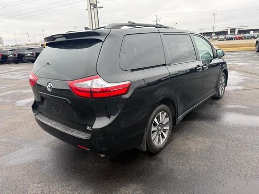 2020 Toyota Sienna XLE Premium