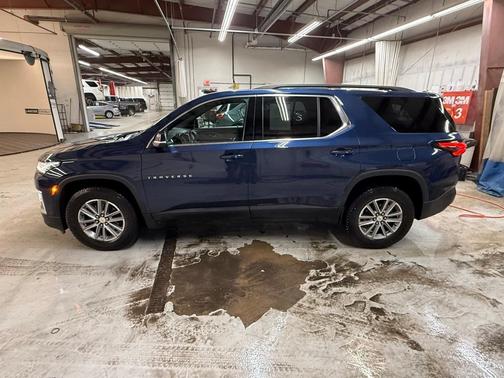 2022 Chevrolet Traverse LT Cloth