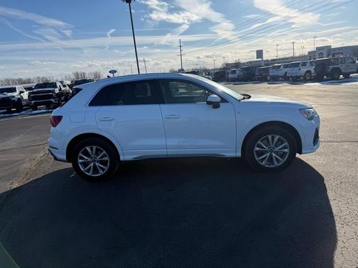 2025 Audi Q3 45 S line Premium