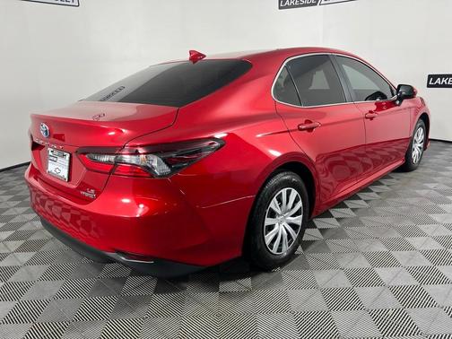 2024 Toyota Camry Hybrid LE