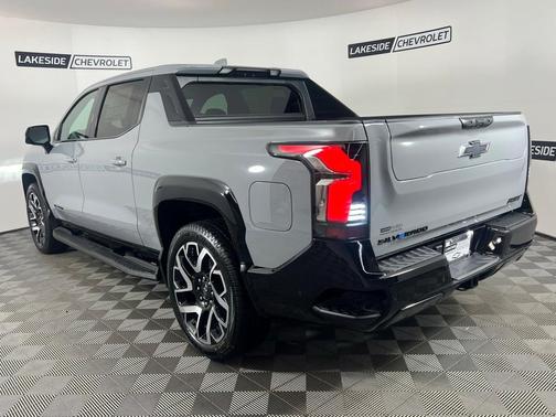 2025 Chevrolet Silverado EV RST