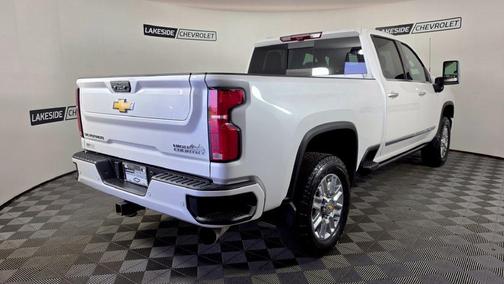 Iridescent Pearl Tricoat 2024 Chevrolet Silverado 2500 High Country