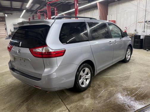 2015 Toyota Sienna L