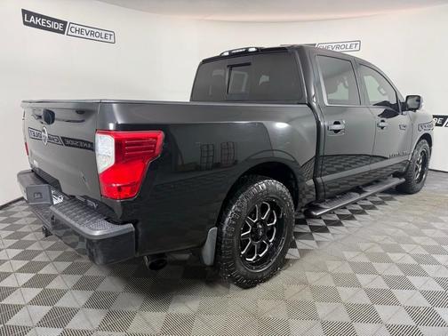 2018 Nissan Titan SV