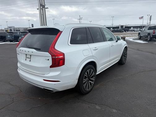 2020 Volvo XC90 T5 Momentum 7 Passenger