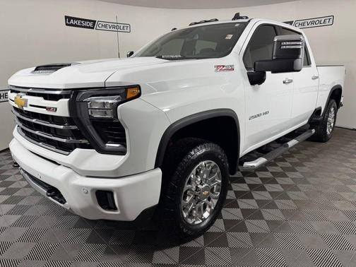 Summit White 2025 Chevrolet Silverado 2500 LT
