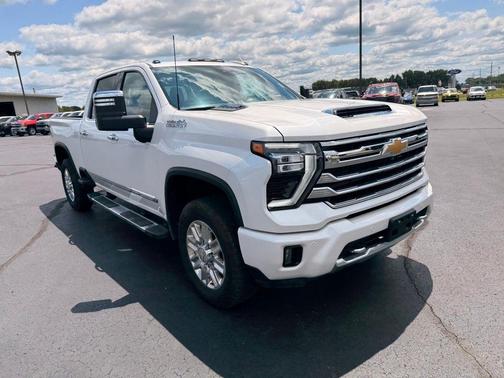 Iridescent Pearl Tricoat 2025 Chevrolet Silverado 2500 High Country