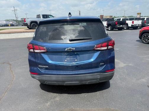 Blue Glow Metallic 2022 Chevrolet Equinox LS