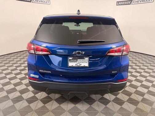 Blue Glow Metallic 2022 Chevrolet Equinox LS
