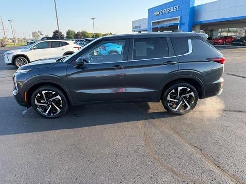 2024 Mitsubishi Outlander SE