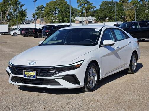 2025 Hyundai ELANTRA SE