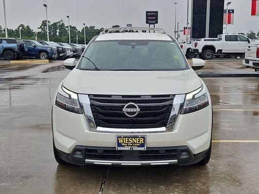 White 2024 Nissan Pathfinder SL