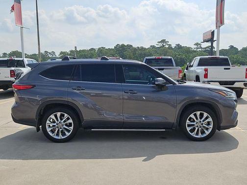 Magnetic Gray Metallic 2022 Toyota Highlander Hybrid Limited