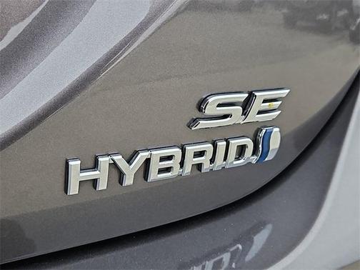 2022 Toyota Camry Hybrid SE
