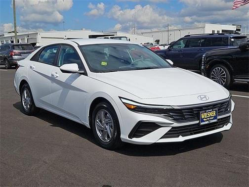 2025 Hyundai ELANTRA SE