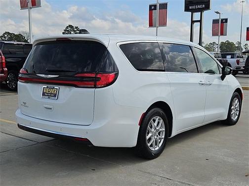 2024 Chrysler Pacifica Touring-L