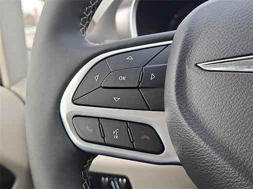 2024 Chrysler Pacifica Touring-L